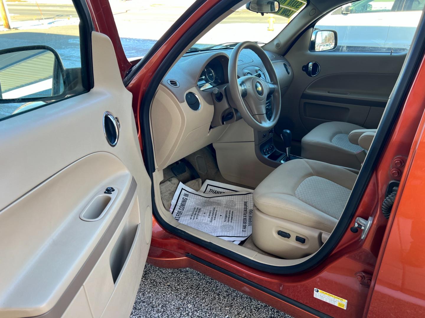 2006 Sunburst Orange II Metallic Chevrolet HHR LT (3GNDA23PX6S) with an 2.4L L4 DOHC 16V engine, 5-Speed Automatic transmission, located at 1633 W Kimberly, Davenport, IA, 52806, (563) 323-5341, 41.559456, -90.598732 - Photo#6